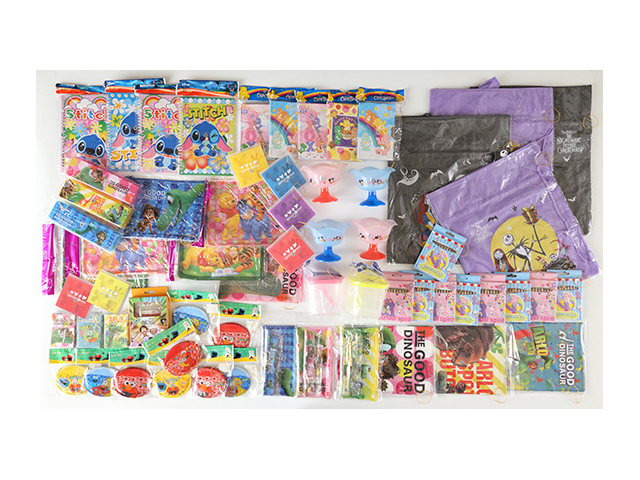 つり大会用キャラクター（金具付景品）